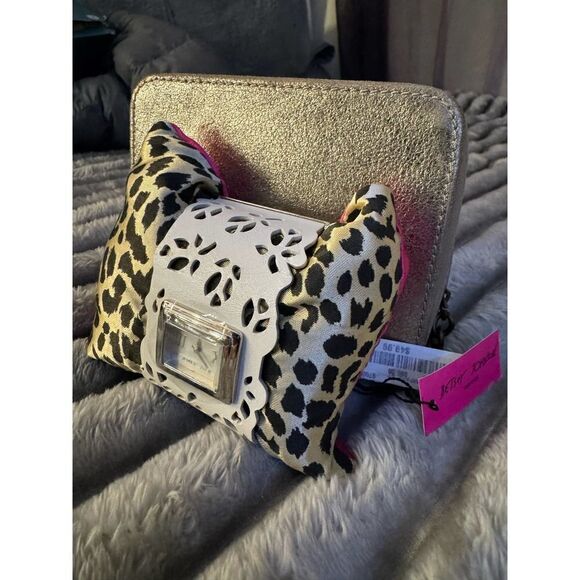 Betsey johnson white filagree lace gothic watch - Picture 1 of 7